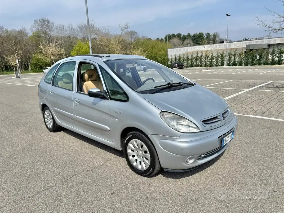 Usata Citroën Xsara Picasso 90 CV (66 kW) 2003 Grigio Monovolume