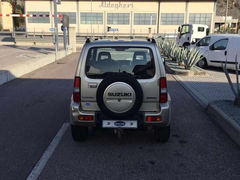 Usata Suzuki Jimny 86 CV (63 kW) 2009 Bronzo SUV