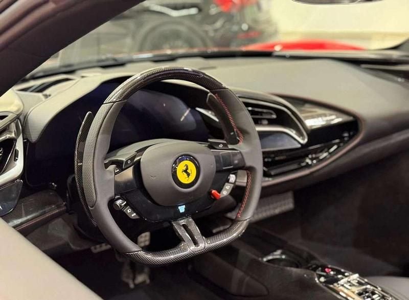 Usata Ferrari SF90 780 CV (573 kW) 2024 Rosso Cabrio