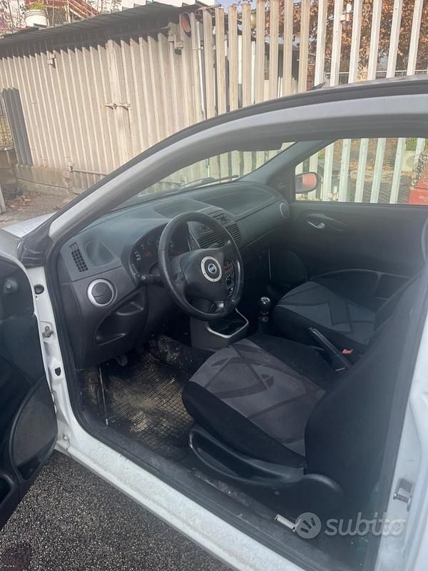 Usata Fiat Punto 70 CV (51 kW) 2001 Bianco Utilitaria