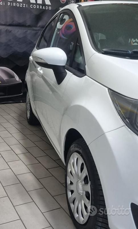 Usata Ford Fiesta Titanium 100 CV (73 kW) 2013 Bianco Utilitaria