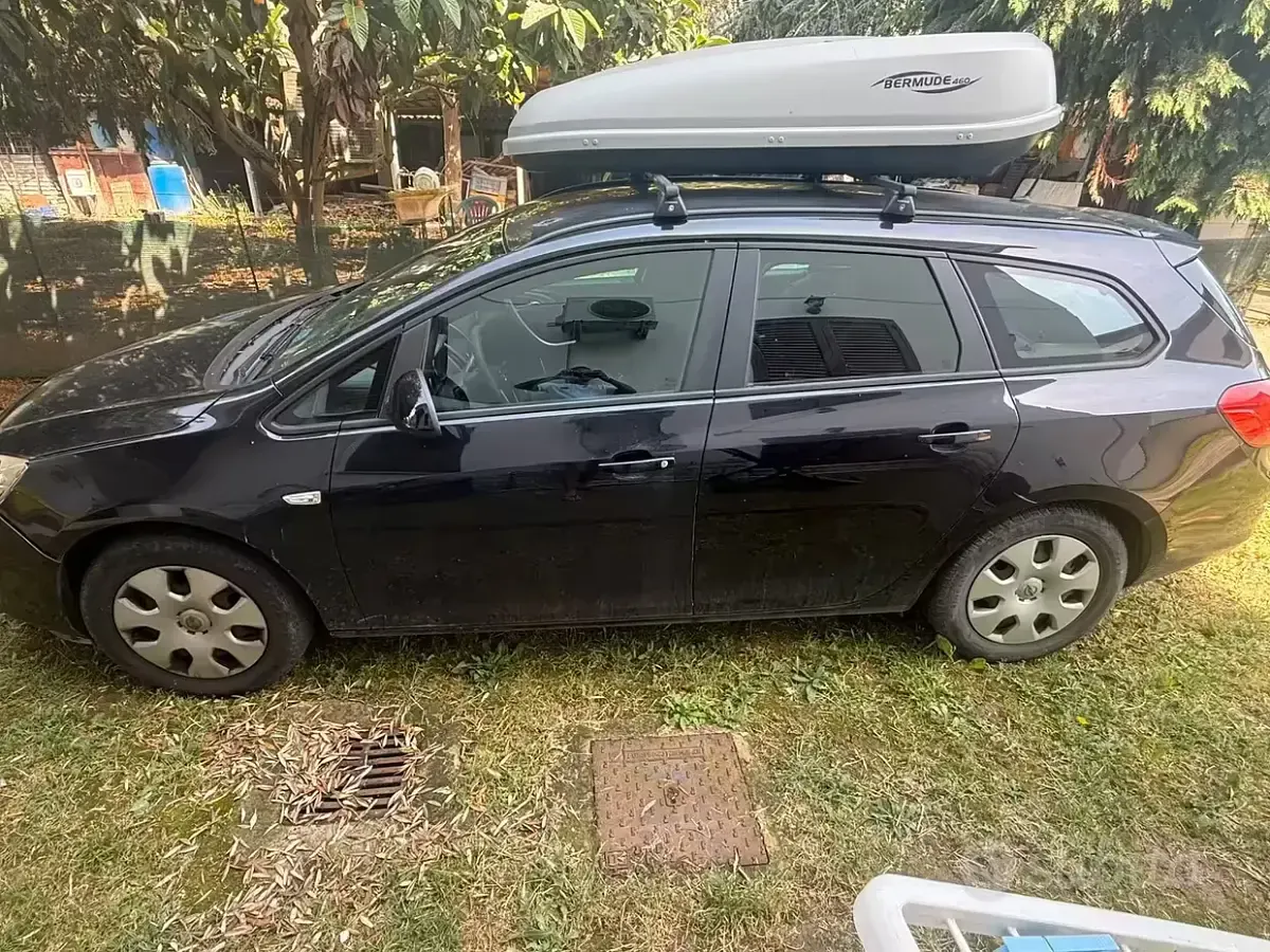 Usata Opel Astra 82 CV (60 kW) 2011 Berlina