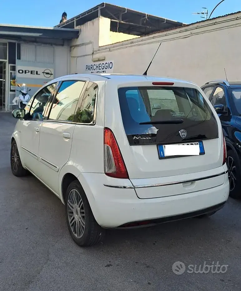 Usata Lancia Musa 95 CV (69 kW) 2011 Bianco Monovolume