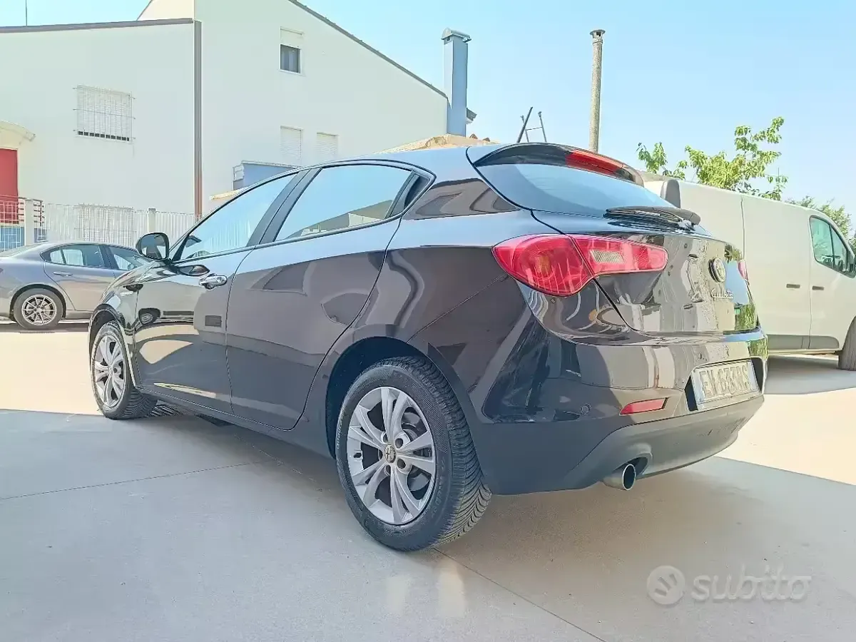 Usata Alfa Romeo Giulietta 105 CV (77 kW) 2014 Nero Utilitaria
