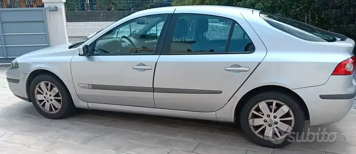 Usata Renault Laguna II 111 CV (81 kW) 2006 Grigio Berlina
