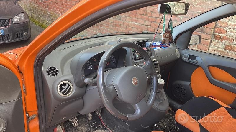 Usata 2008 Fiat Panda 4x4 Cross Due volumi | 5200 € (Buon prezzo) - Immagine 1/4