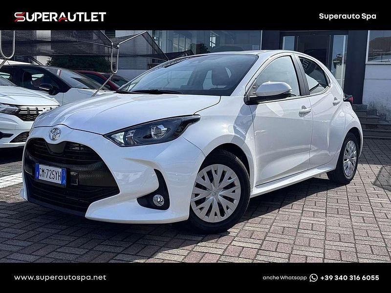 Bianco Usata 2023 Toyota Yaris Active Tre volumi | 13.700 € (Buon prezzo) - Immagine 1/4