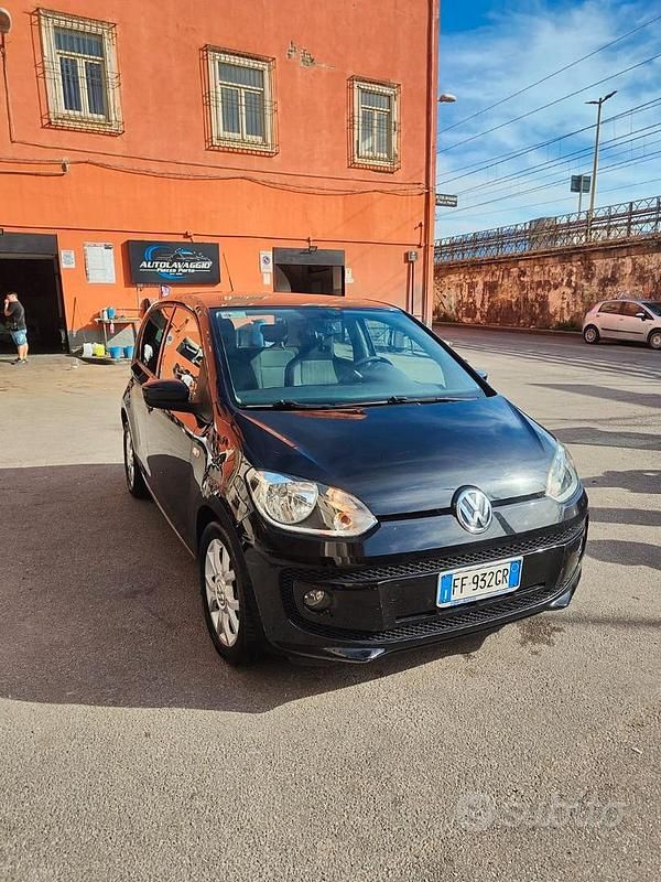 Nero Usata 2016 VW up! Due volumi | 4400 € (Buon prezzo) - Immagine 1/4