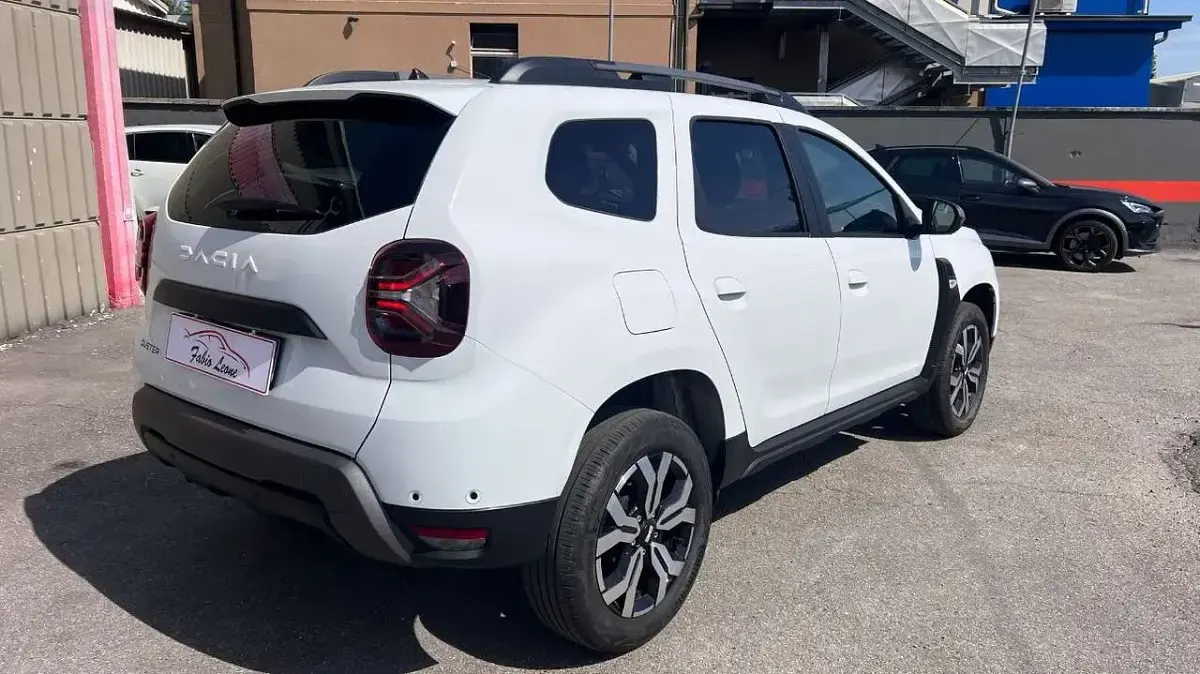 Usata Dacia Duster Journey 91 CV (66 kW) 2023 Bianco SUV