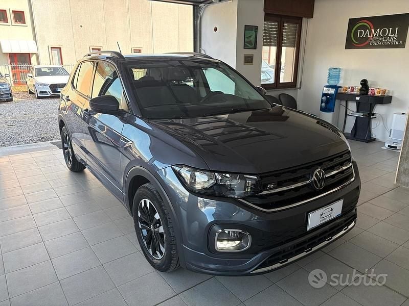 Usata VW T-Cross R-line 110 CV (80 kW) 2023 Grigio SUV