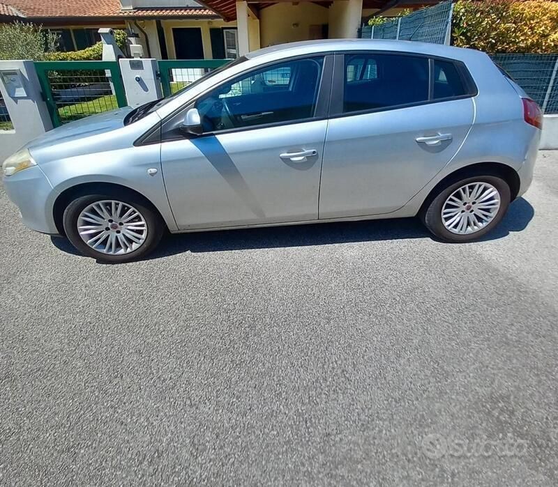Grigio Usata 2009 Fiat Bravo Emotion Due volumi | 1300 € (Super prezzo) - Immagine 1/4