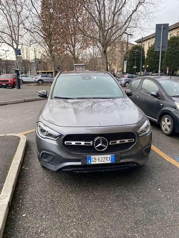 Usata Mercedes GLA200 150 CV (110 kW) 2020 Grigio SUV