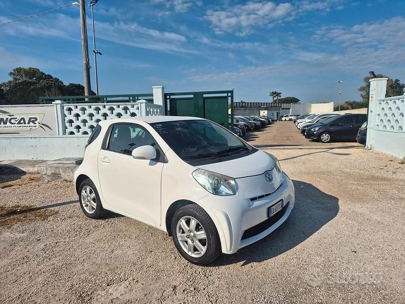 Usata Toyota iQ 67 CV (49 kW) 2010 Bianco Utilitaria
