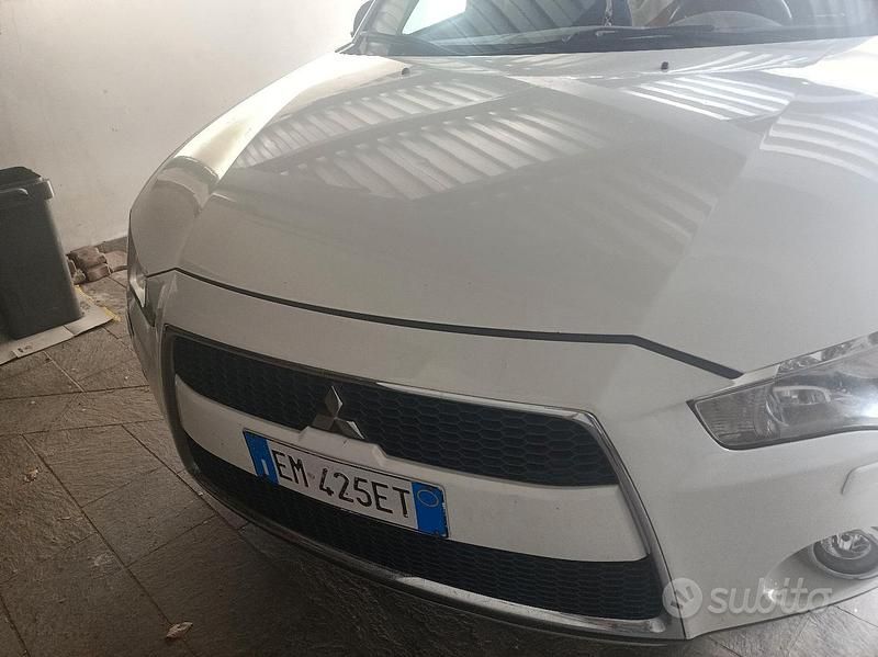 Usata Mitsubishi Outlander 156 CV (114 kW) 2012 Bianco SUV