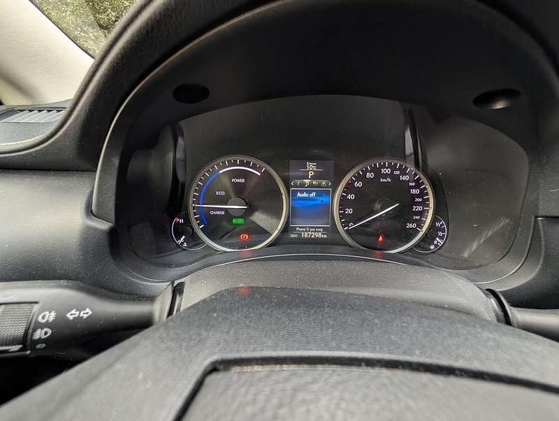 Usata Lexus NX300h Executive Line 155 CV (114 kW) 2015 Bianco SUV