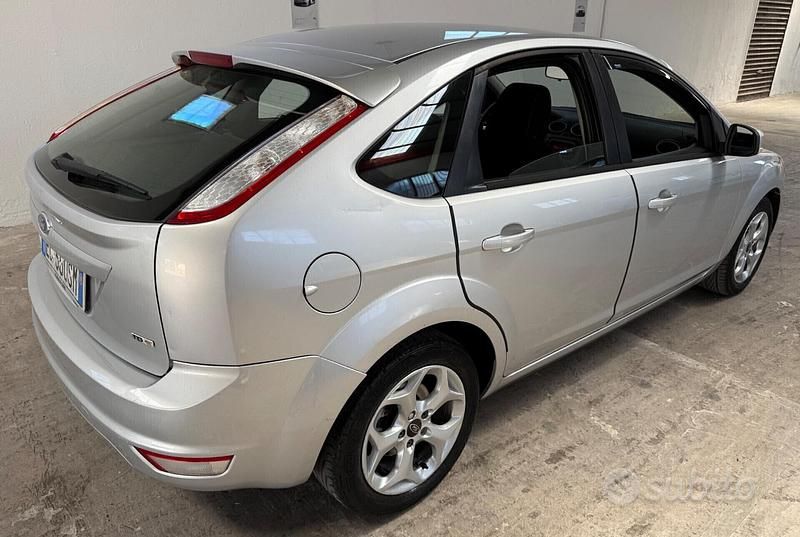 Usata Ford Focus 110 CV (80 kW) 2010 Grigio Berlina