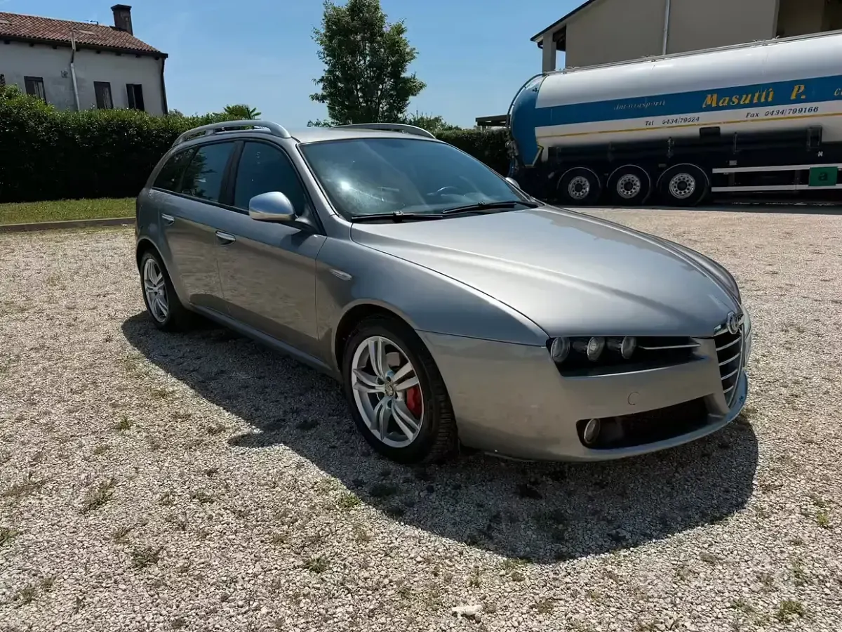 Usata Alfa Romeo 159 136 CV (100 kW) 2011 Grigio Station wagon