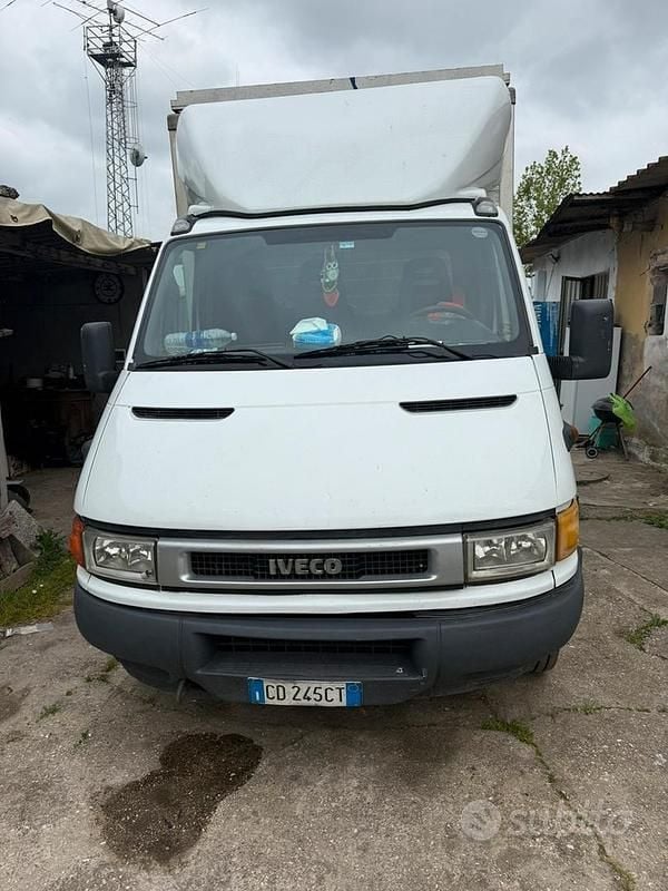 Usata Iveco Daily 125 CV (91 kW) 2002 Bianco