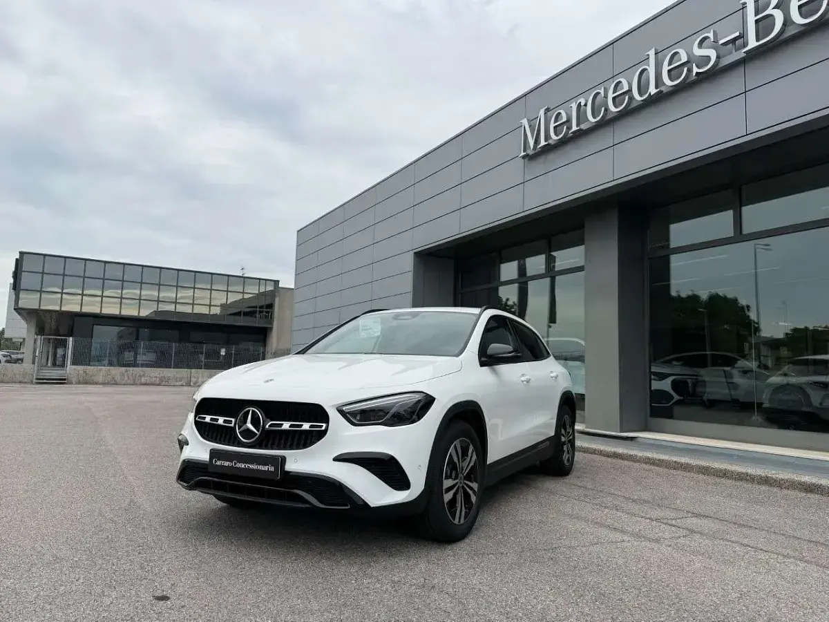 Nuova Mercedes GLA200 150 CV (110 kW) 2026 Bianco polare SUV