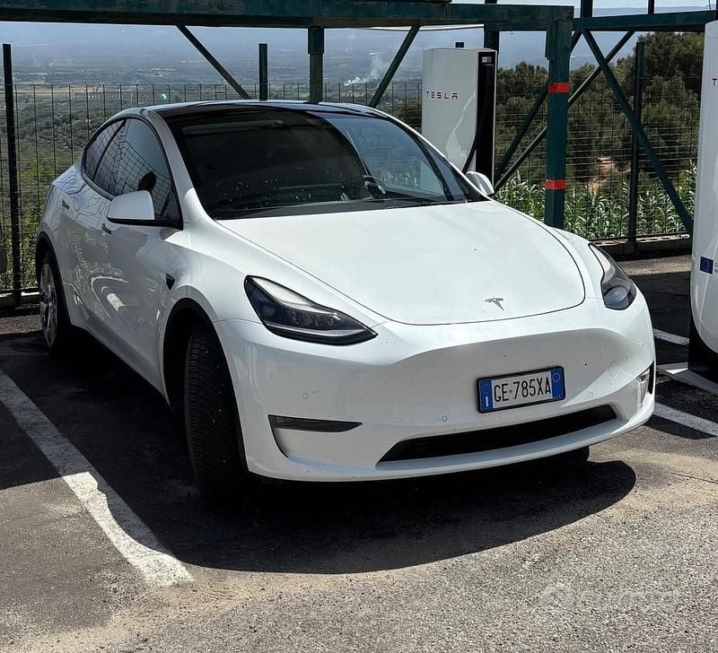 Bianco Usata 2021 Tesla Model Y SUV | 27.000 € (Buon prezzo) - Immagine 1/4