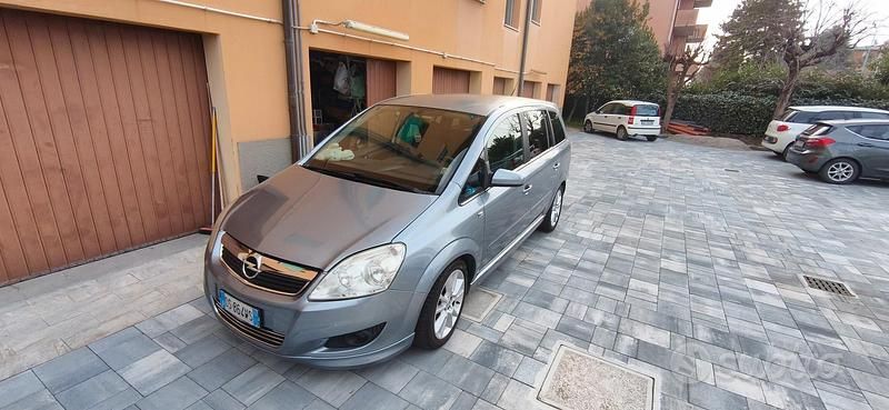 Usata Opel Zafira Cosmo 150 CV (110 kW) 2008 Grigio Monovolume
