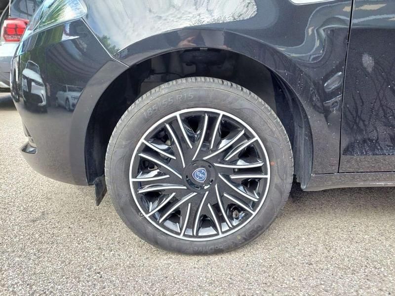 Usata Lancia Ypsilon Gold 69 CV (50 kW) 2022 Nero Utilitaria