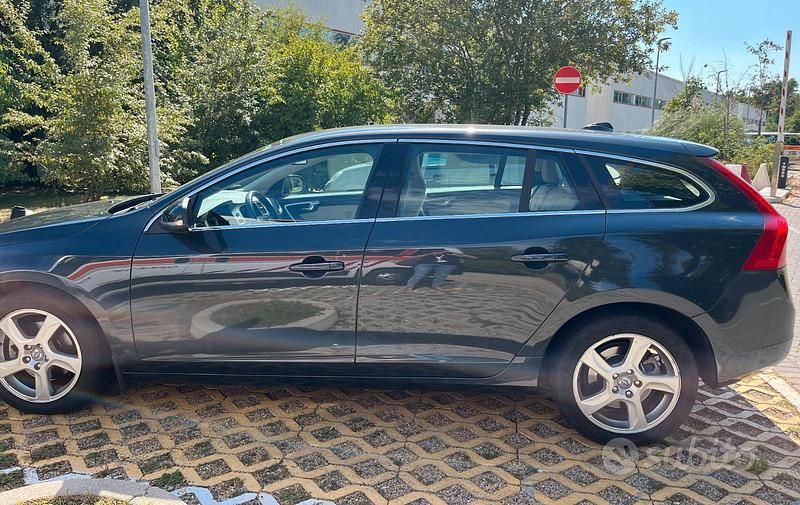 Usata Volvo V60 163 CV (119 kW) 2011 Nero Station wagon