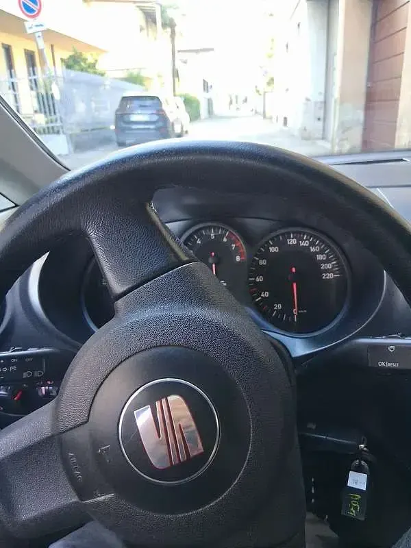 Usata Seat Leon Stella 75 CV (55 kW) 2003 Utilitaria