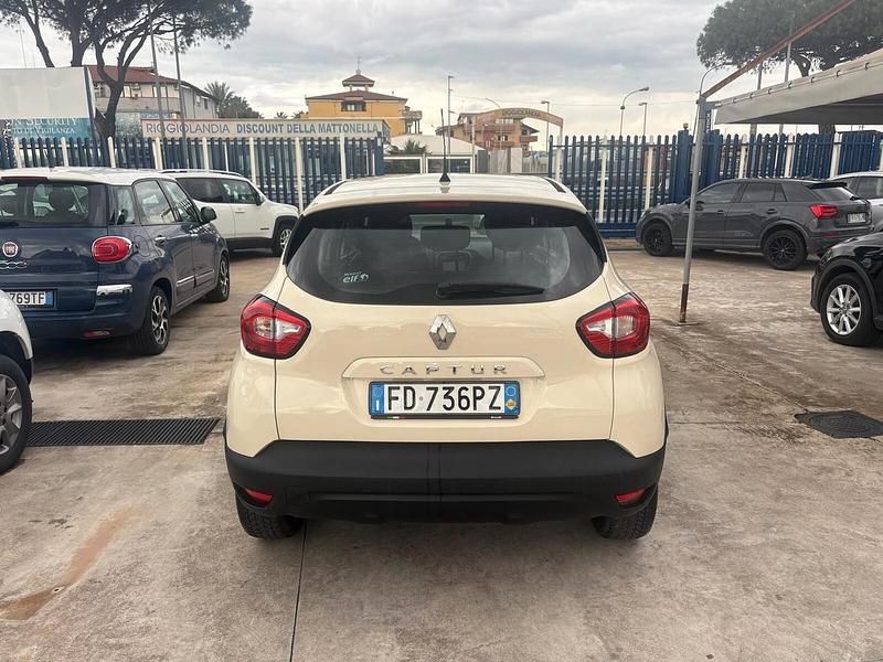 Usata Renault Captur Intens 89 CV (65 kW) 2016 Beige SUV