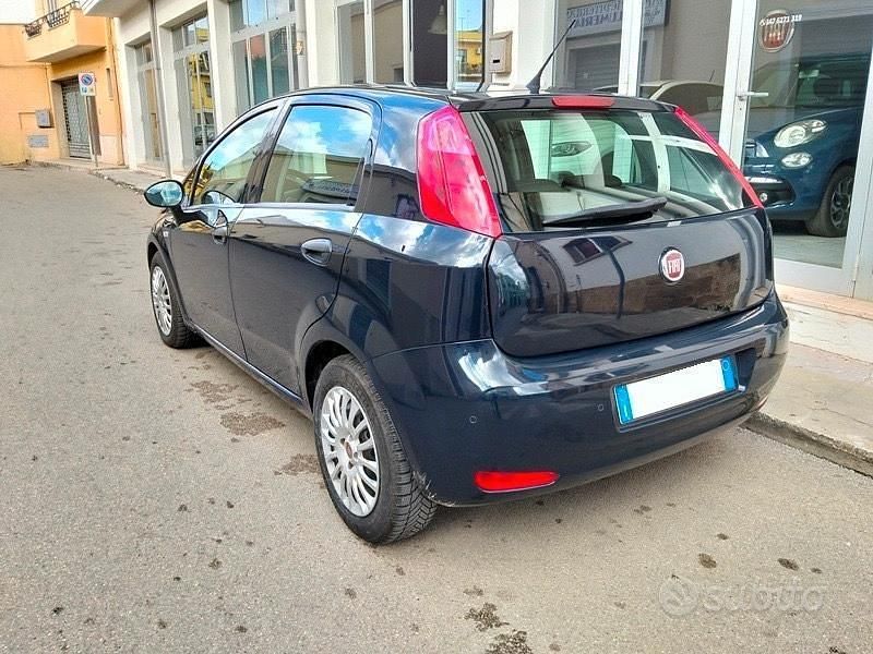 Usata Fiat Punto 95 CV (69 kW) 2018 Blu Berlina