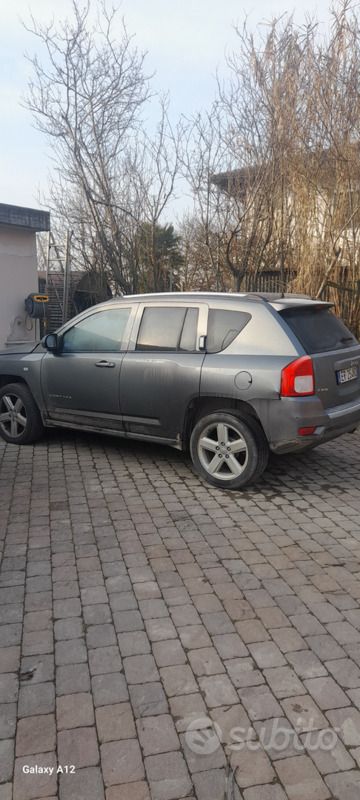 Grigio Usata 2013 Jeep Compass SUV | 6000 € (Buon prezzo) - Immagine 1/4