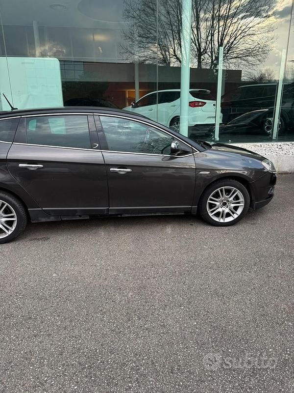 Usata Lancia Delta 120 CV (88 kW) 2011 Grigio Utilitaria