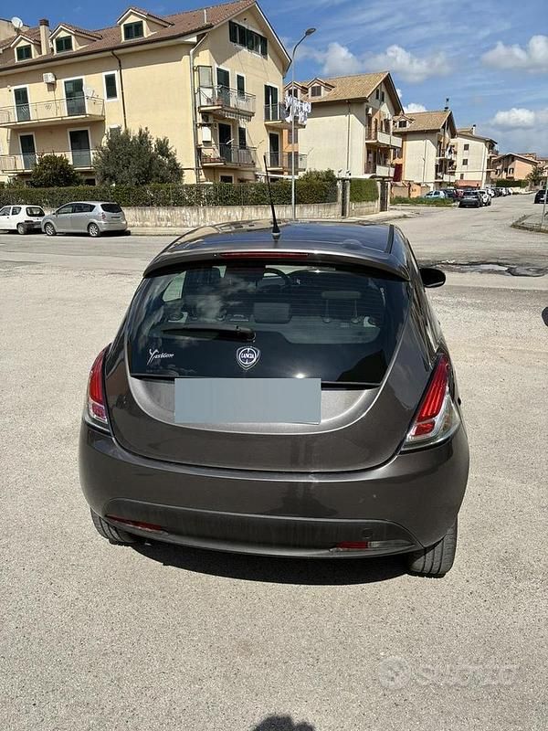 Usata Lancia Ypsilon 69 CV (50 kW) 2013 Grigio Utilitaria