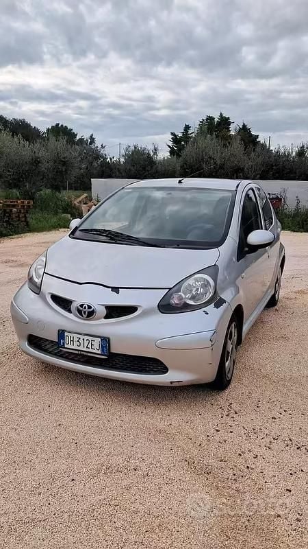 Usata Toyota Aygo 68 CV (50 kW) 2007 Grigio Utilitaria