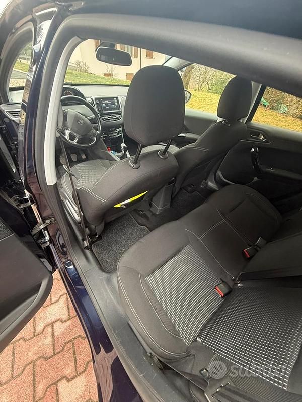 Usata Peugeot 208 2017 Blu Utilitaria