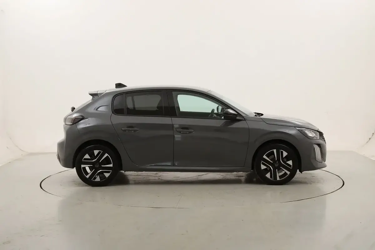 Usata Peugeot 208 Allure 101 CV (74 kW) 2025 Utilitaria