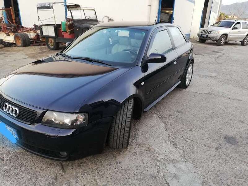 Blu/azzurro Usata 2000 Audi A3 Tre volumi | 11.000 € (Ottimo prezzo) - Immagine 1/4