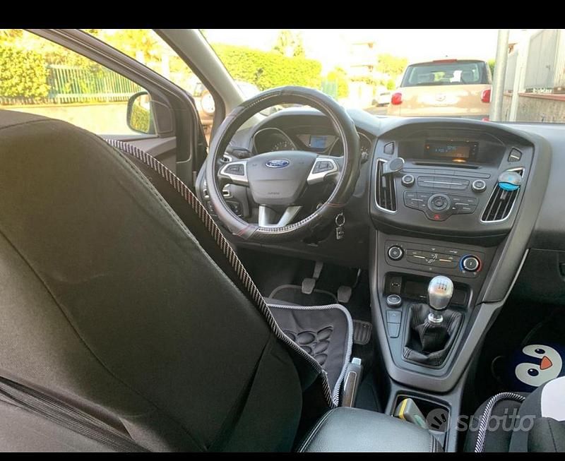 Usata Ford Focus 120 CV (88 kW) 2015 Grigio Berlina