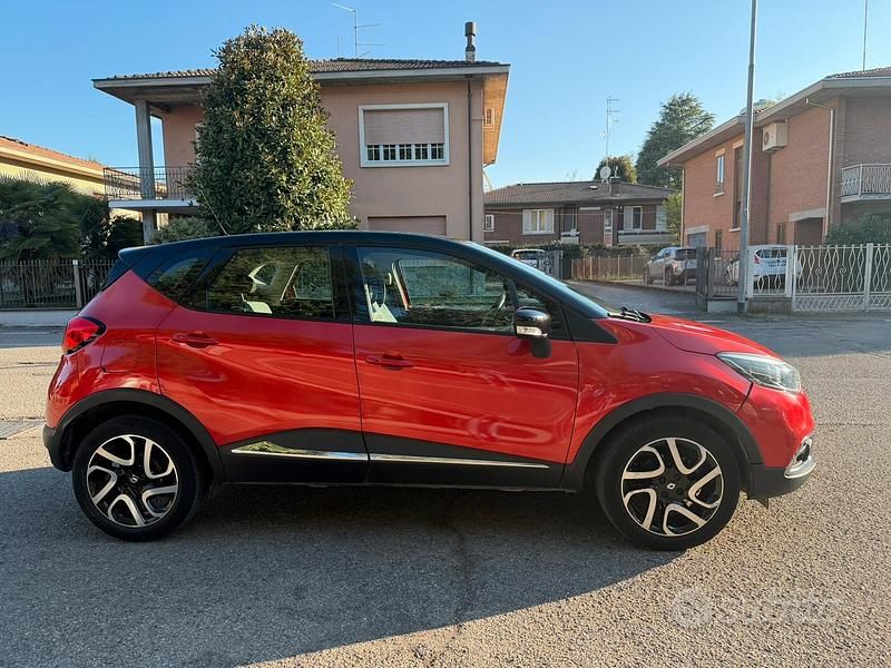Usata Renault Captur Intens 90 CV (66 kW) 2016 Rosso SUV