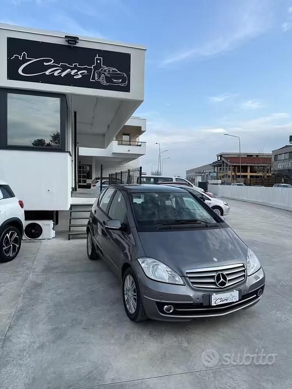 Usata Mercedes A180 Style 109 CV (80 kW) 2011 Grigio Berlina