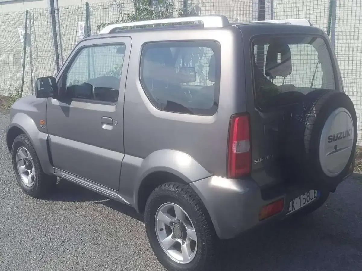 Usata Suzuki Jimny 86 CV (63 kW) 2009 Grigio SUV