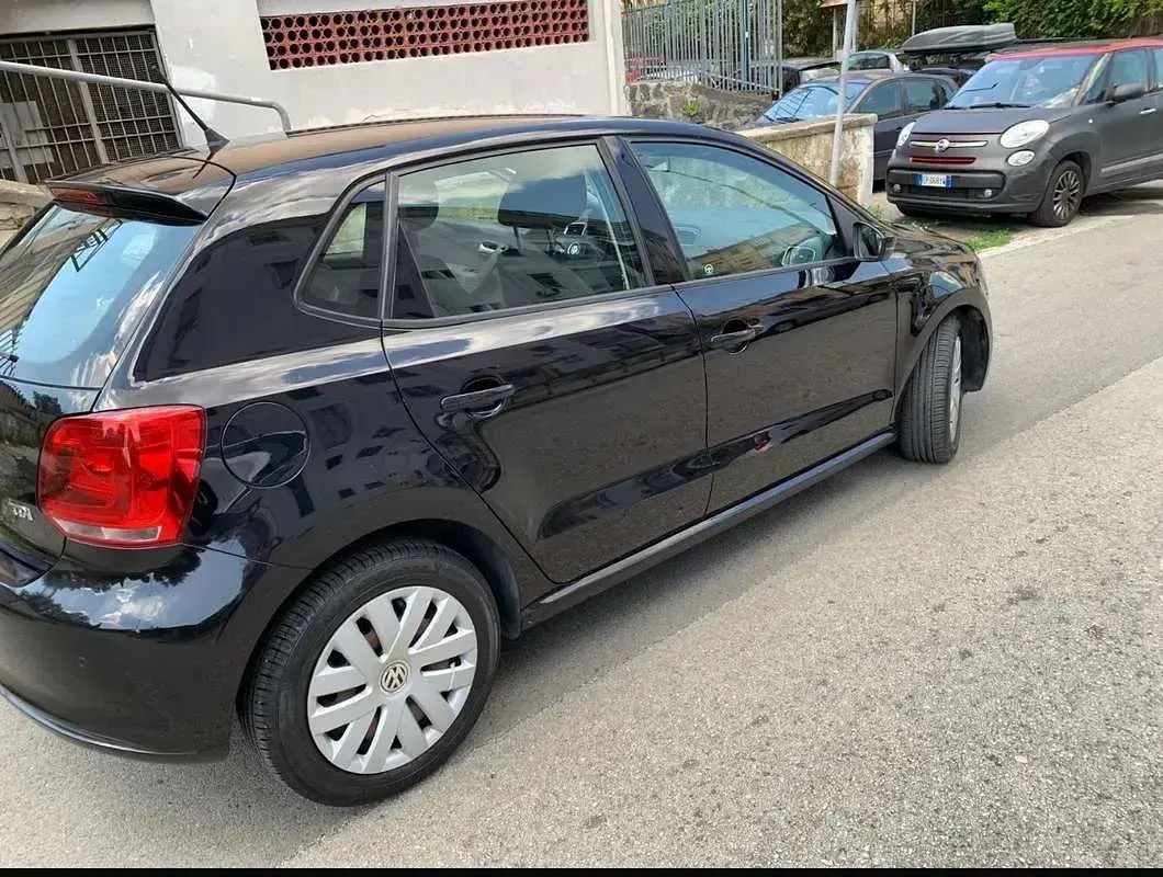 Begagnad VW Polo Comfortline 75 HK (55 kW) 2012 Svart Halvkombi