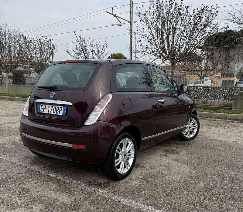 Usata Lancia Ypsilon 75 CV (55 kW) 2011 Lilla Utilitaria