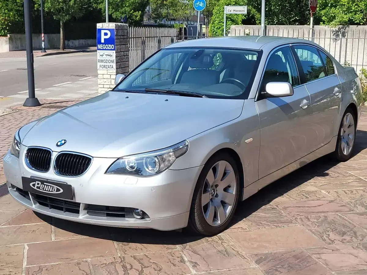 Usata BMW 530 218 CV (160 kW) 2004 Titansilber Berlina