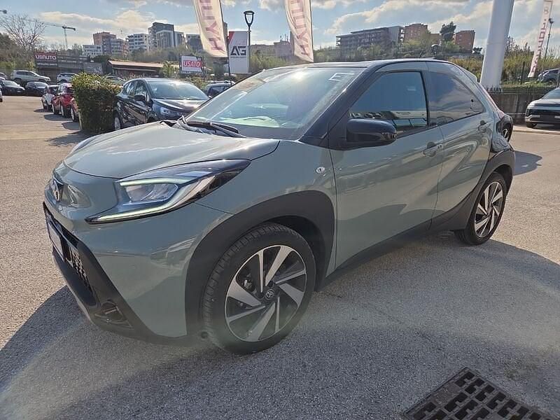 Usata Toyota Aygo X Lounge 72 CV (52 kW) 2025 Verde SUV