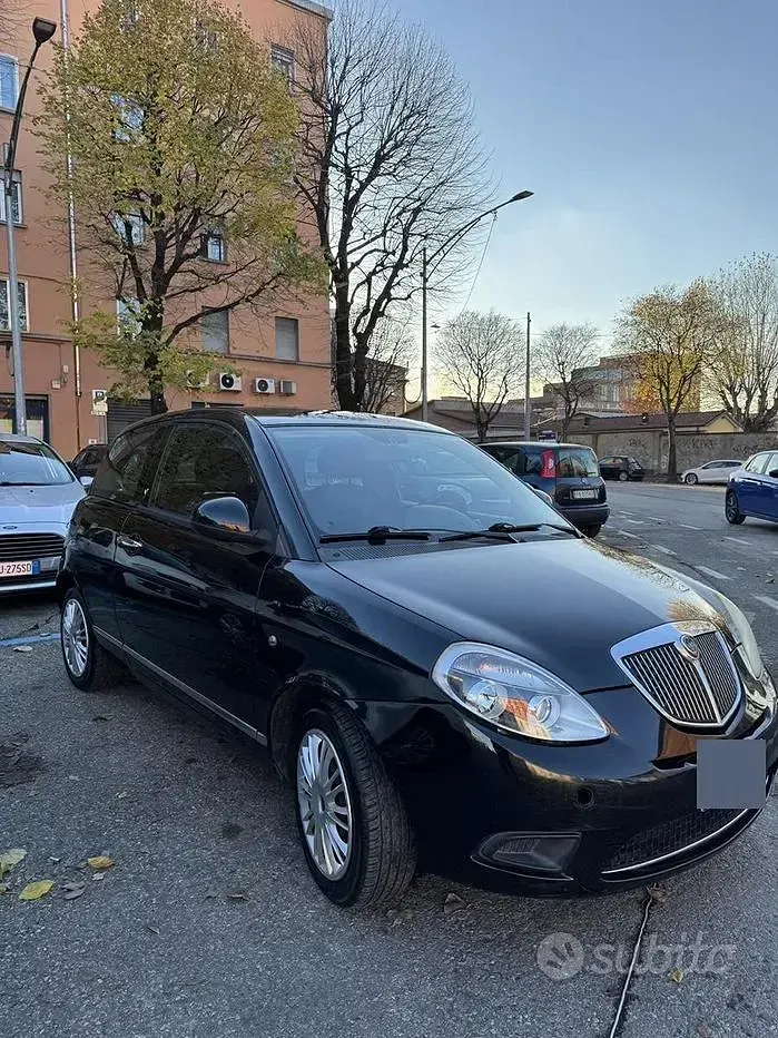 Usata Lancia Ypsilon 69 CV (50 kW) 2011 Nero Utilitaria