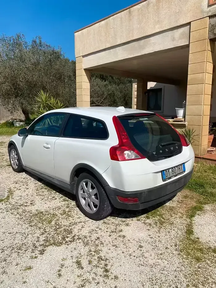 Usata Volvo C30 109 CV (80 kW) 2009 Bianco Utilitaria