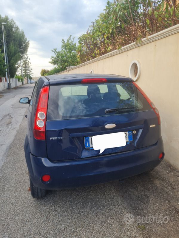 Second-hand Ford Fiesta 69 CP (50 kW) 2008 Albastru Hatchback