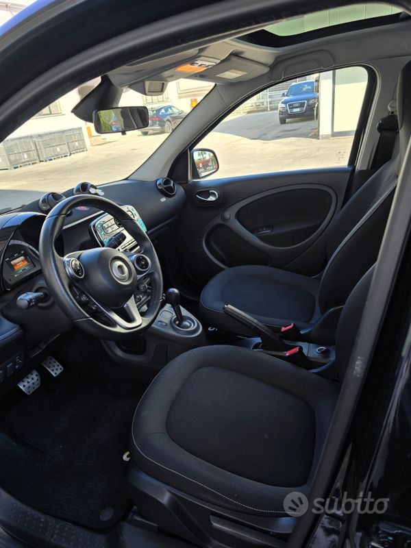Usata Smart ForFour Superpassion 90 CV (66 kW) 2019 Nero Utilitaria