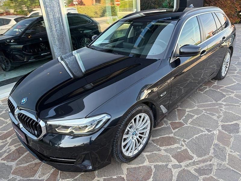 Usata BMW 530e Efficient Dynamics 292 CV (214 kW) 2022 Nero Station wagon